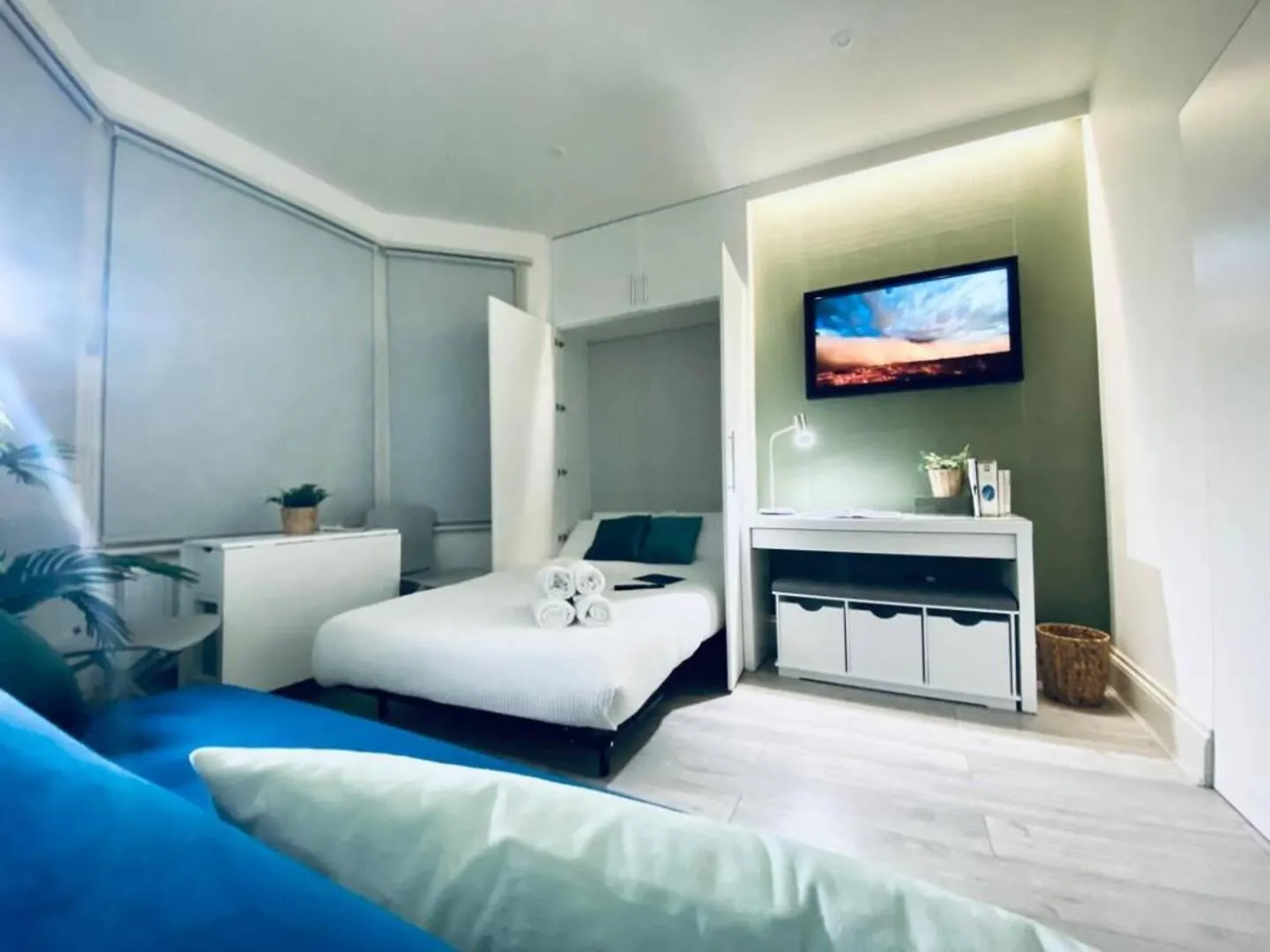 Apt 06 Stylish Studio Steps From Beach, Cafe\'S & Bar\'S location