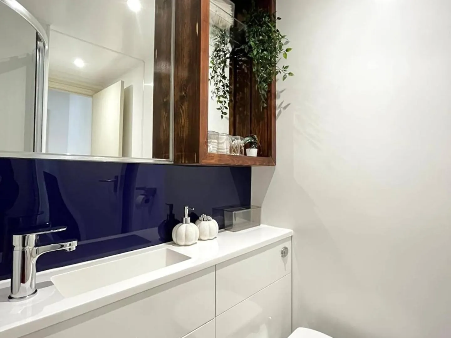 Apt 06 Stylish Studio Steps From Beach, Cafe'S & Bar'S Brighton Apartment