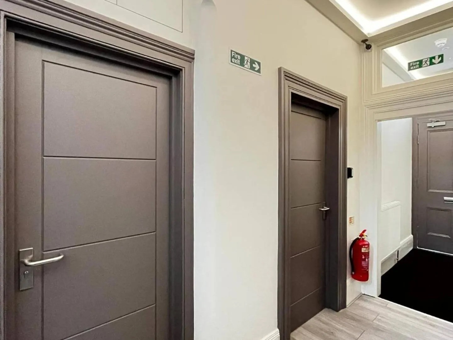 ברייטון Apt 06 Stylish Studio Steps From Beach, Cafe'S & Bar'S דירה
