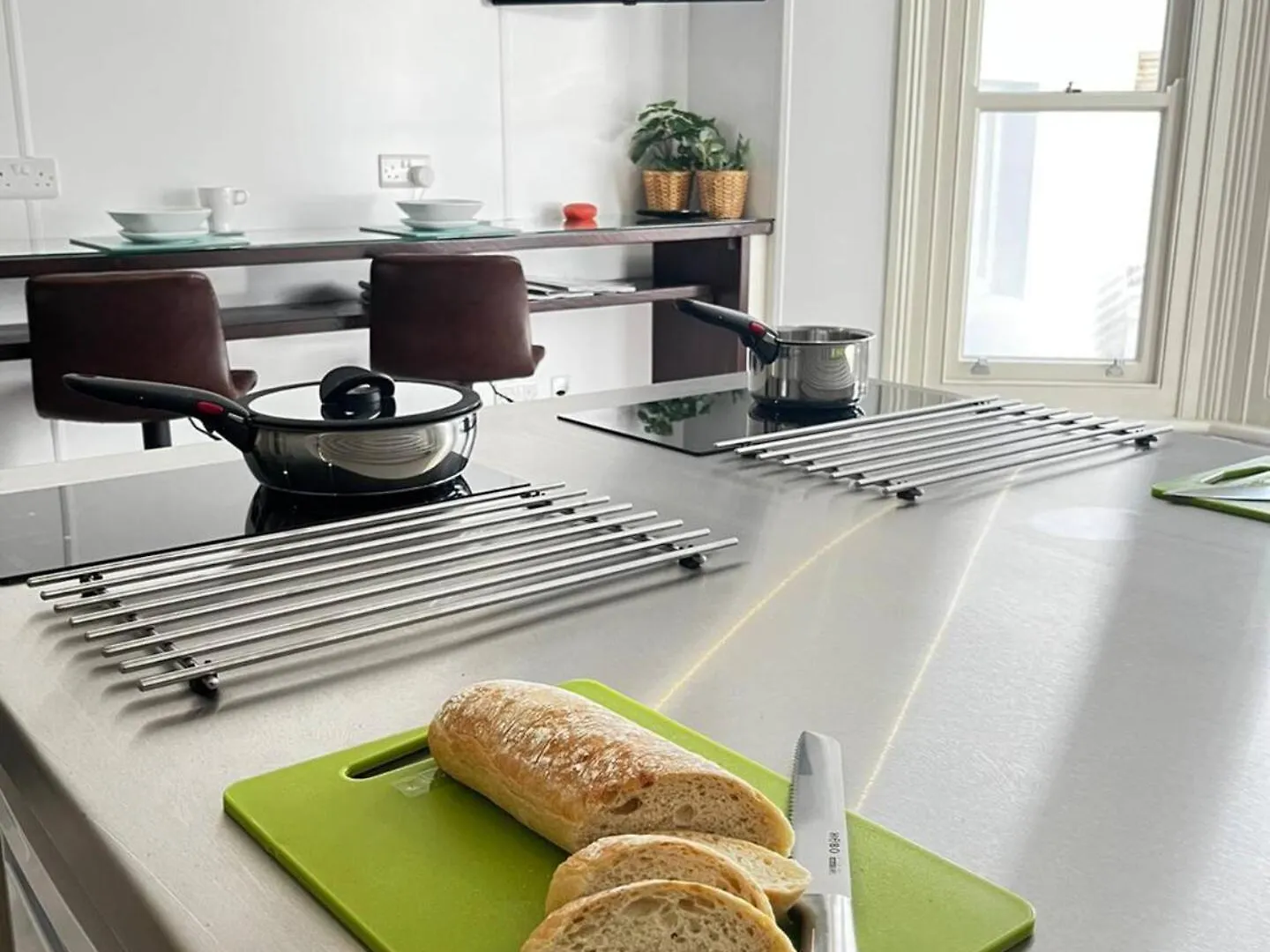 ברייטון Apt 06 Stylish Studio Steps From Beach, Cafe'S & Bar'S דירה